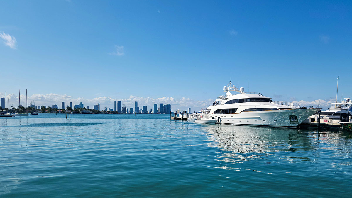 Luxury-yacht rentals dubai